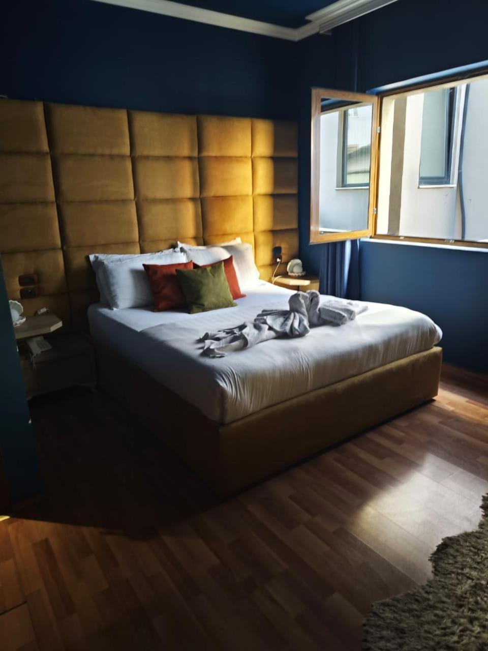 Orange *